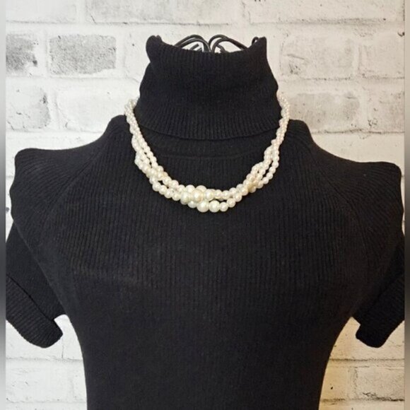 Twisted Faux Pearl Necklace - Picture 3 of 4